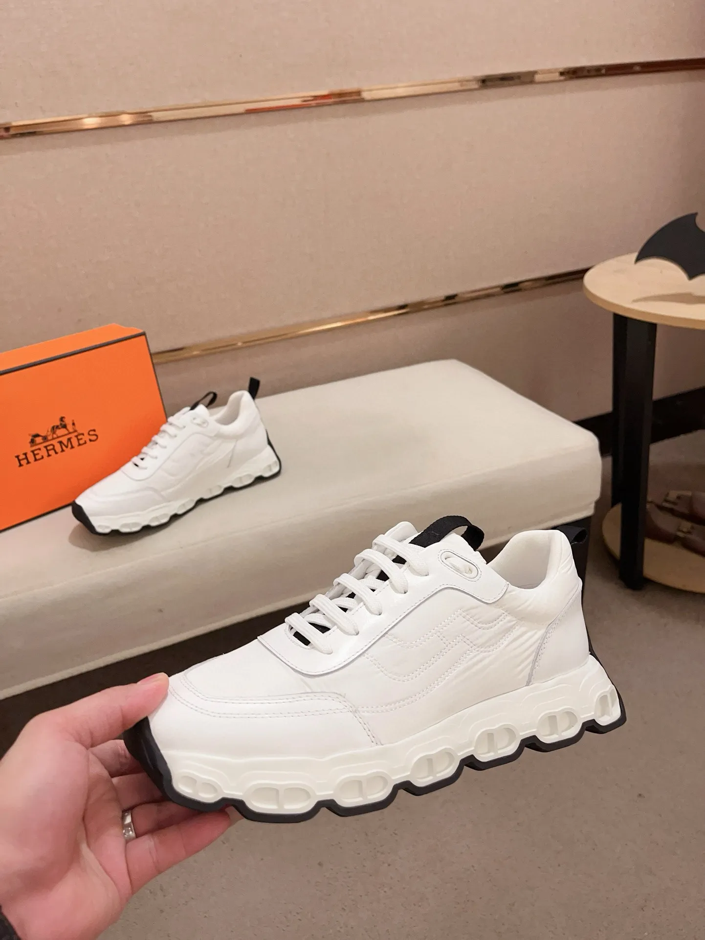 Factory price: 460💰《HERMES》【Classic Original Version】Hermès; Top 🔝 Purchasing Agency 🔍🔍 Men's latest 🇺🇸 counters are on sale simultaneously, original imported from Italy ▲▲First-layer cowhide ▲▲ (high-end, extravagance and class) times) Exquisite workmanship (Italian 🇮🇹Imported water-dyed 🐂cowhide lining) sole: Original sole provided by the original factory, ⚠️exclusive double-layer activity·TPR·rubber·combined molded outsole; super comfortable·wear-resistant·non-slip·environmental protection The real thing is more beautiful if you take the real thing (high quality, follow the order), you can enter and exit the counter at will * Number of yards: 38·39·40·41·42·43·44# (can be customized 45.)